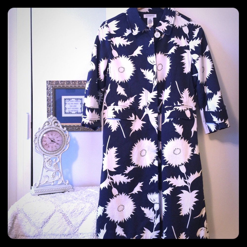 DONATED Gorgeous Isaac Mizrah navy blue floral spring coat